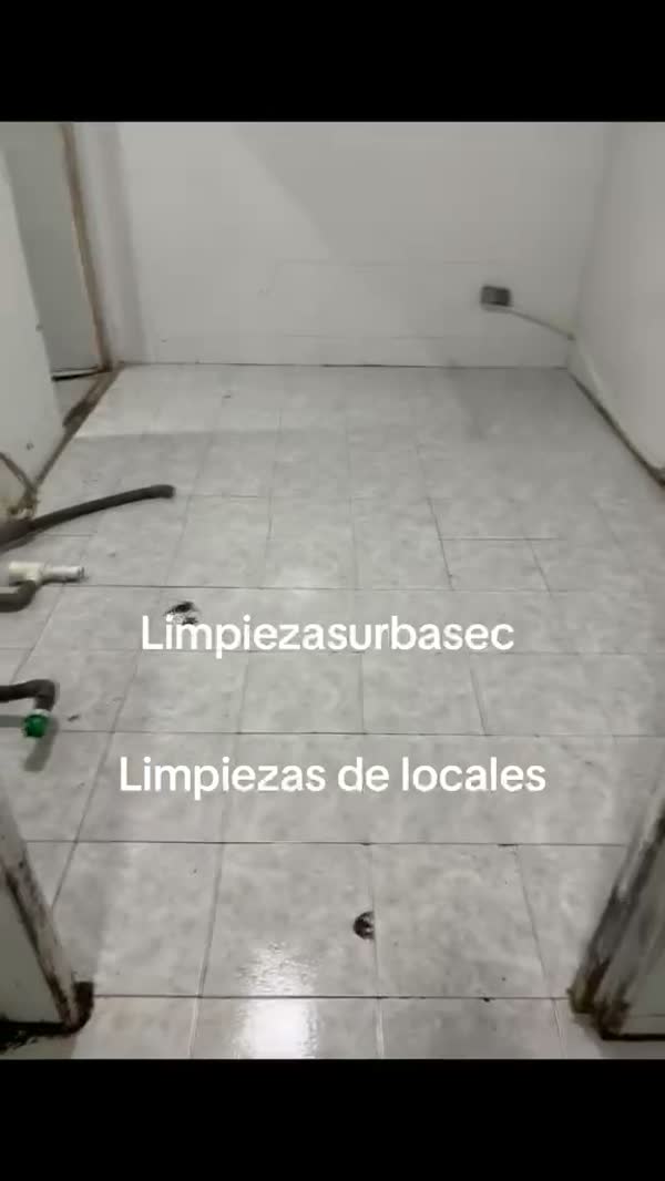 Limpieza intensiva del suelo de un local